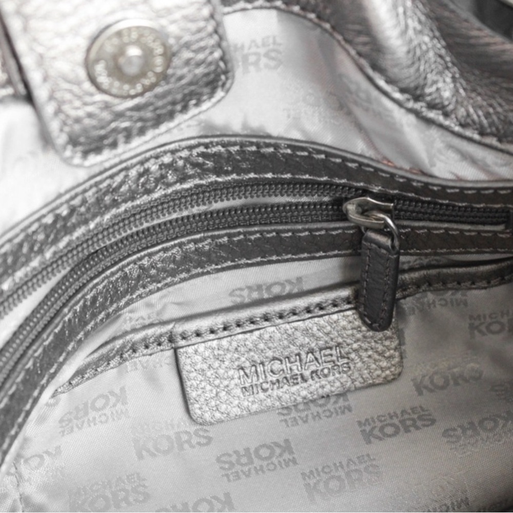 Vintage Michael Kors Fulton metallic silver bag in excellent used condition. - Picture 7 of 8